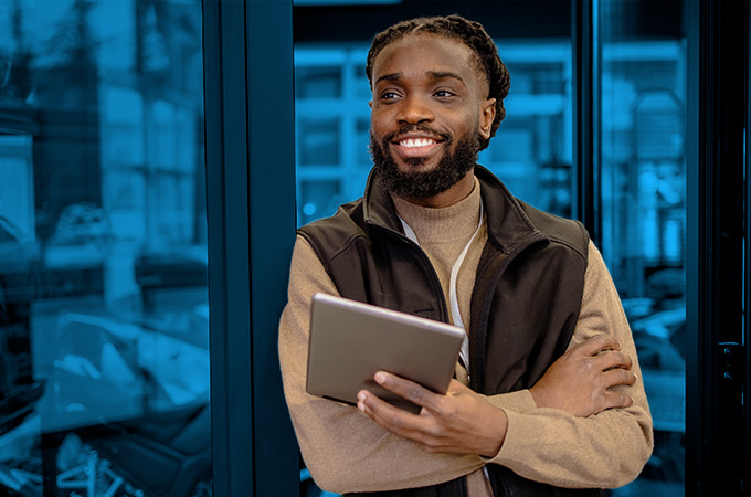 automotive technician with a tablet|automotive service technician at a computer