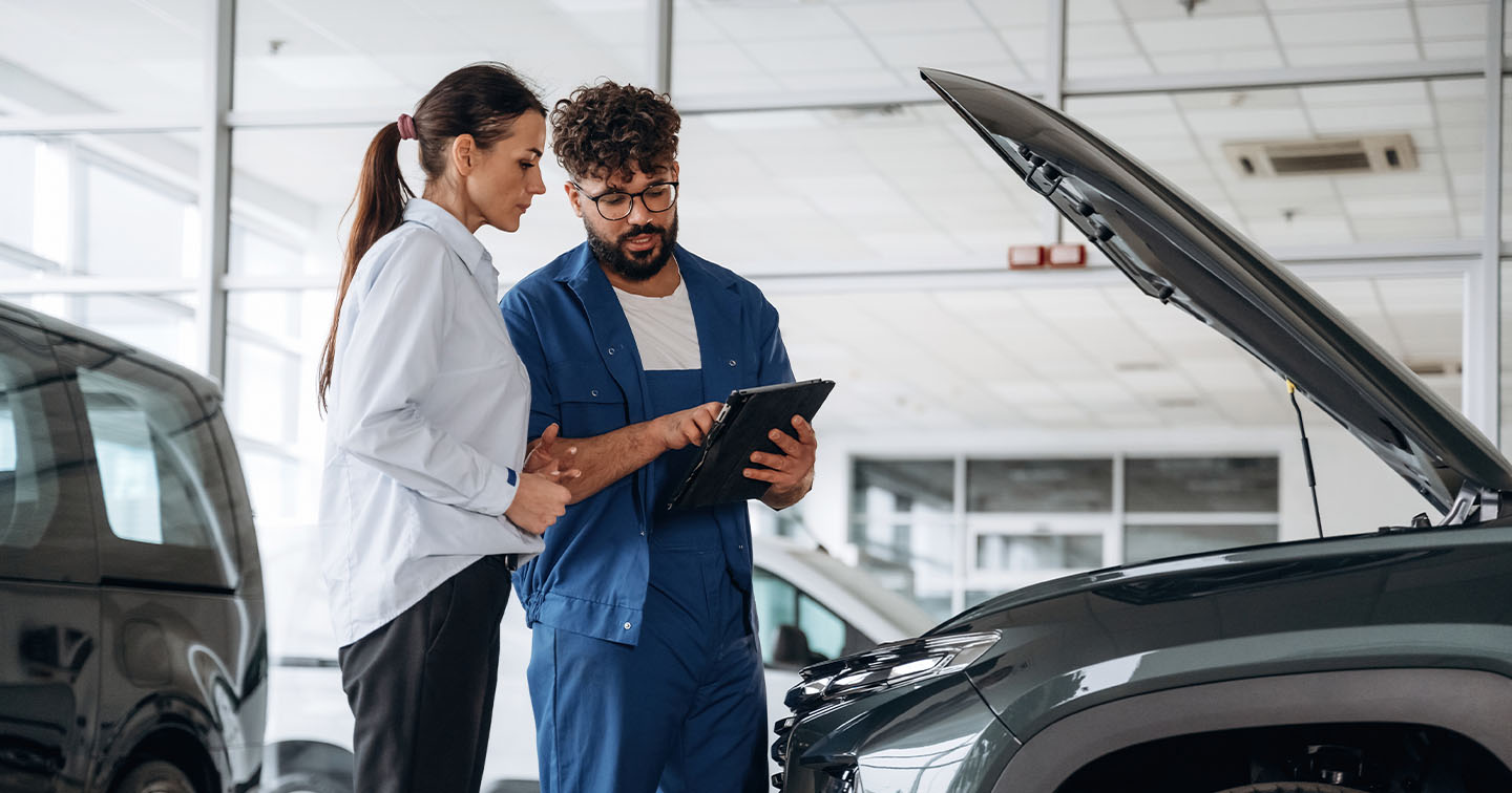 automotive service department team